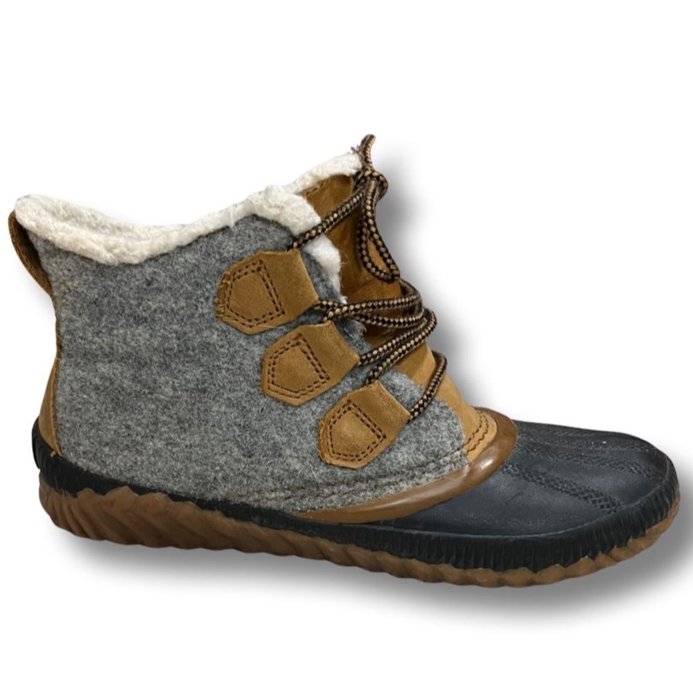 Sorel Out N About Plus Felt Boot Size 7